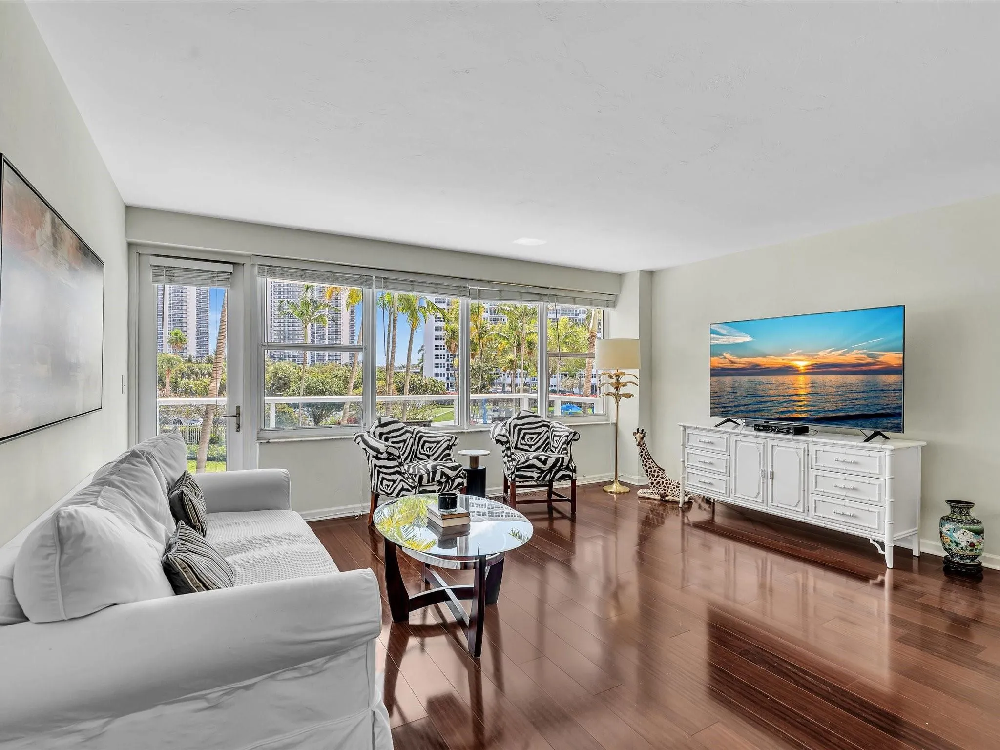 Spacious living room