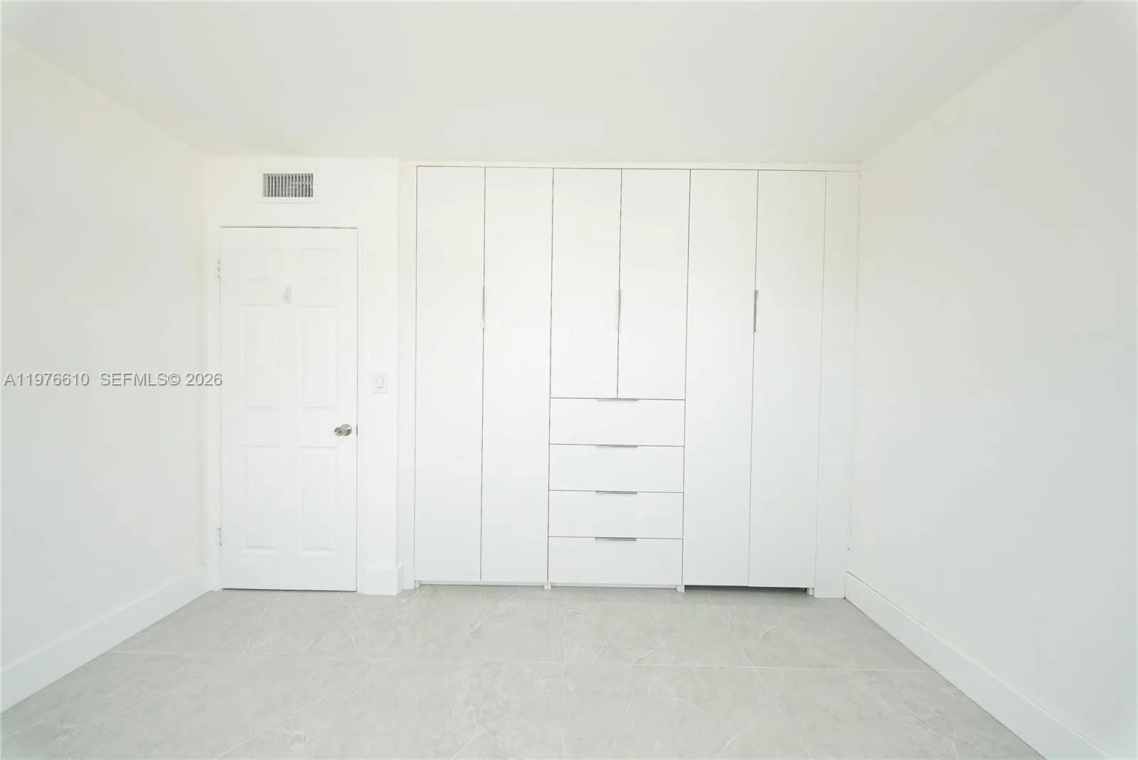 CLOSET VIEW