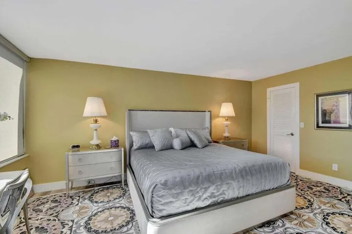 Primary Bedroom d