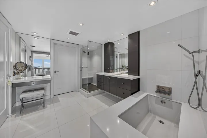 Southern Primary Bathroom