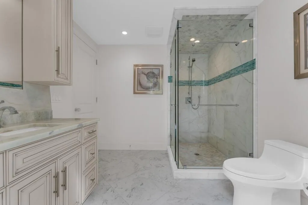 355-primary bath4
