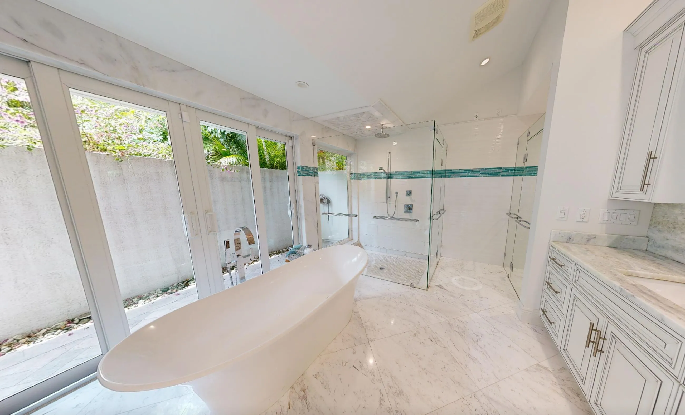 355-primary bath2
