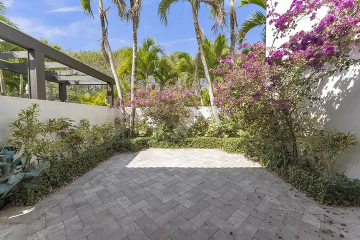 355 courtyard-1w