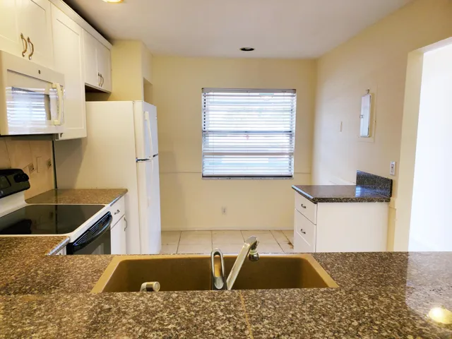 Kitchen (2)