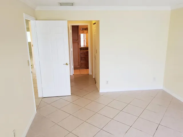 Master Bed room (2)