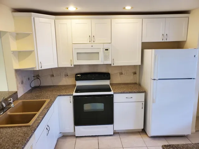 Kitchen (1)