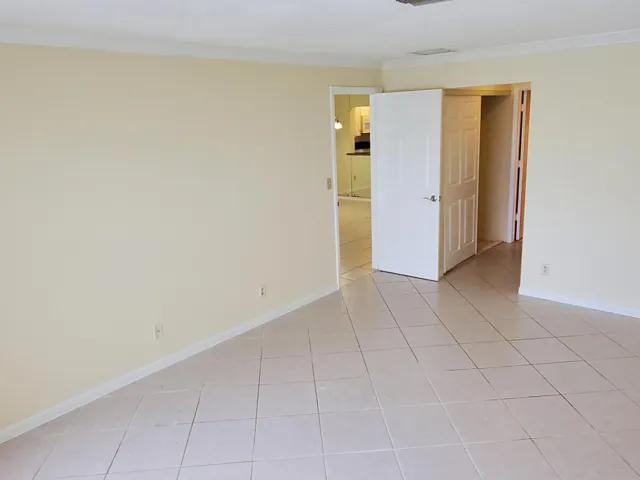 Master Bed room (3)