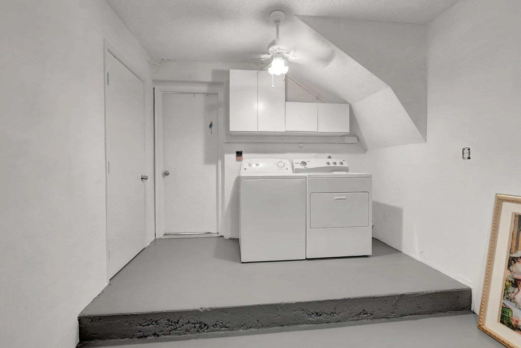 LAUNDRY & WALK-IN STORAGE ROOM