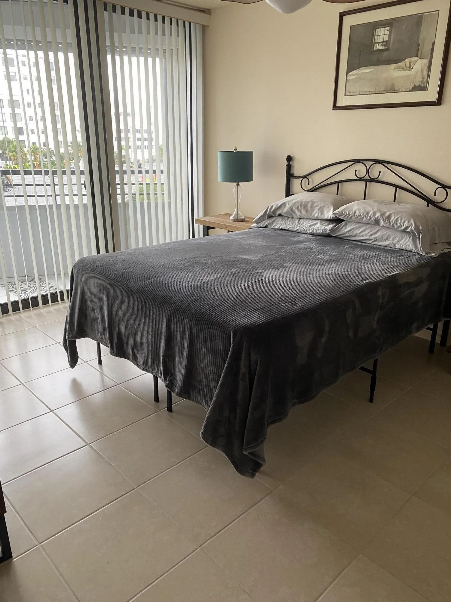 QUEEN BED