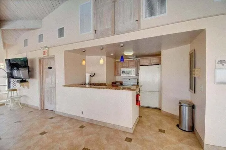 MAYFAIR COMMUNITY ROOM 1