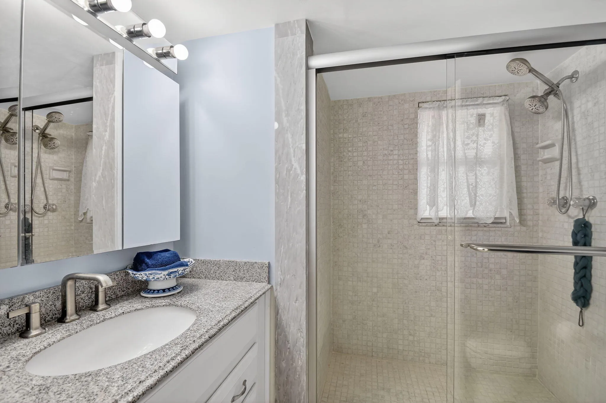 WALK IN SHOWER IN 2ND BATHROOM