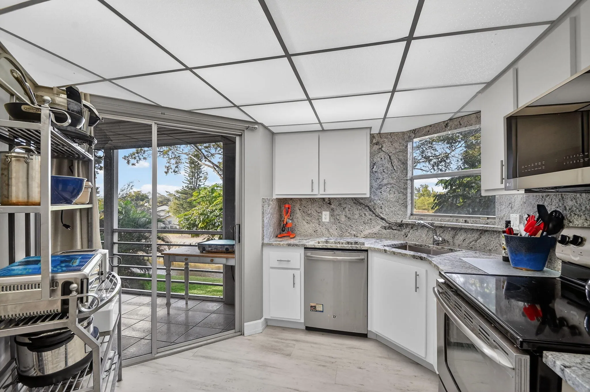 GRANITE UP TO CEILING