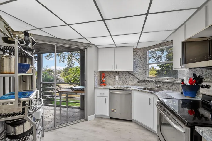 GRANITE UP TO CEILING