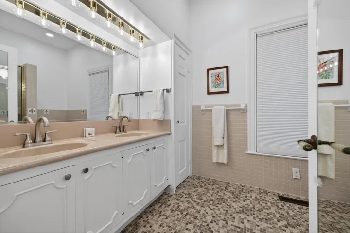 4945 16th Street-34