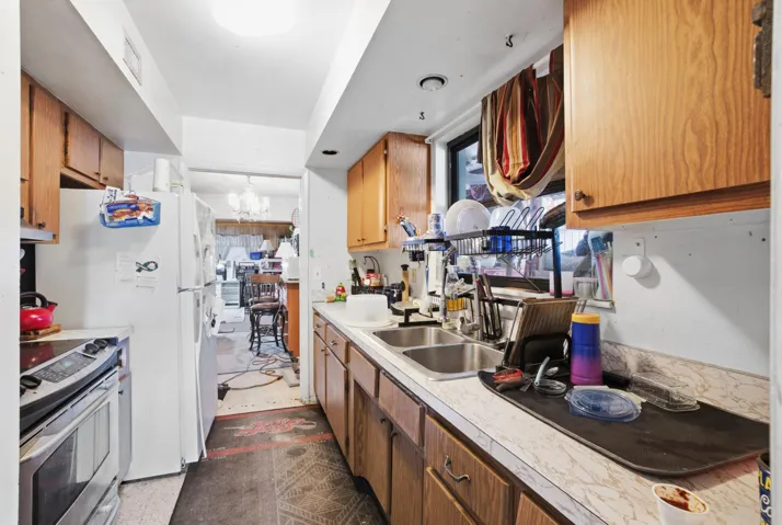 712 Bianca Dr NE_011