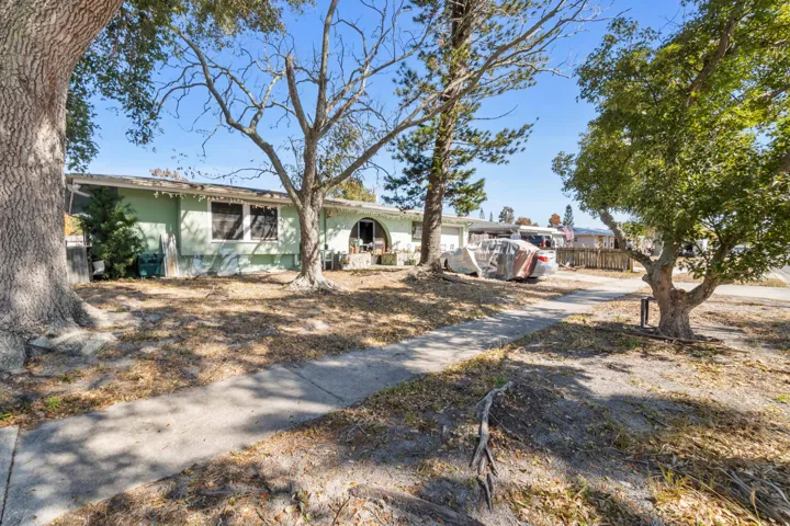 712 Bianca Dr NE_027