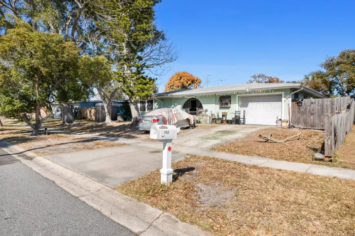 712 Bianca Dr NE_030