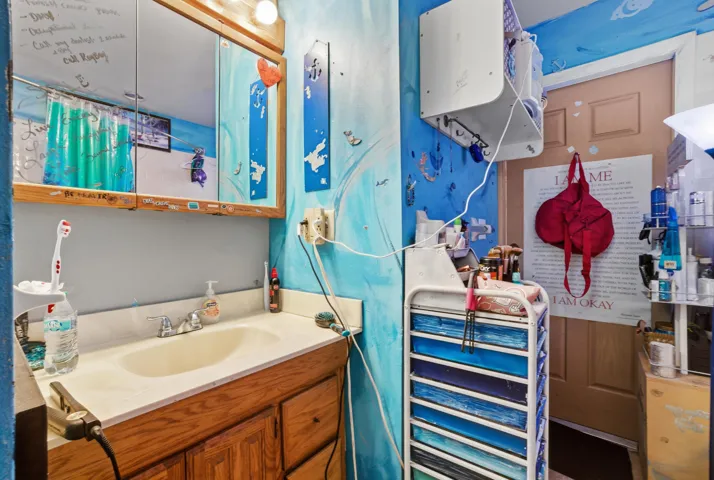 712 Bianca Dr NE_005