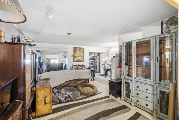 712 Bianca Dr NE_015
