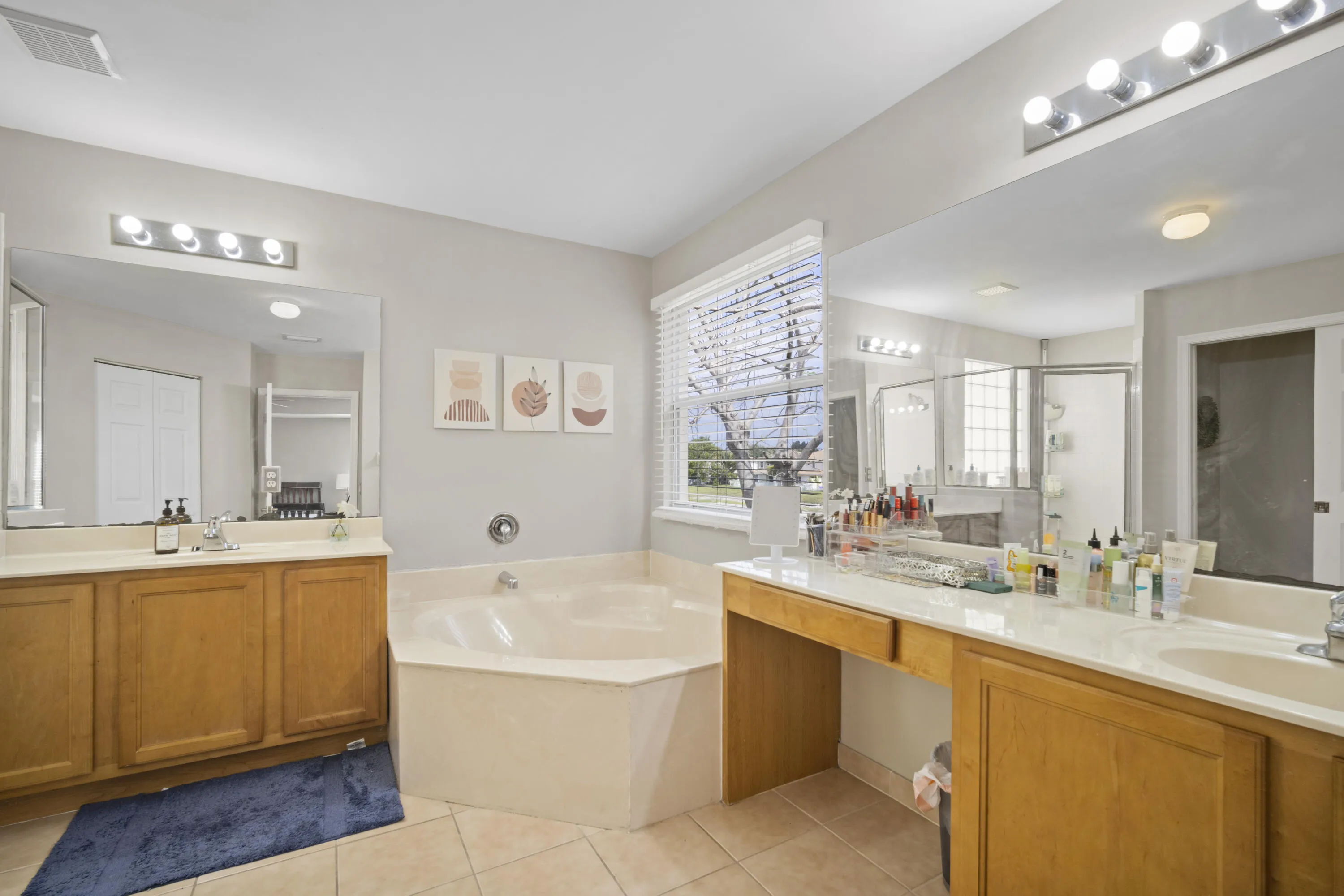 Masterbath room