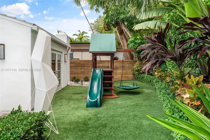 Side Yard Green Space