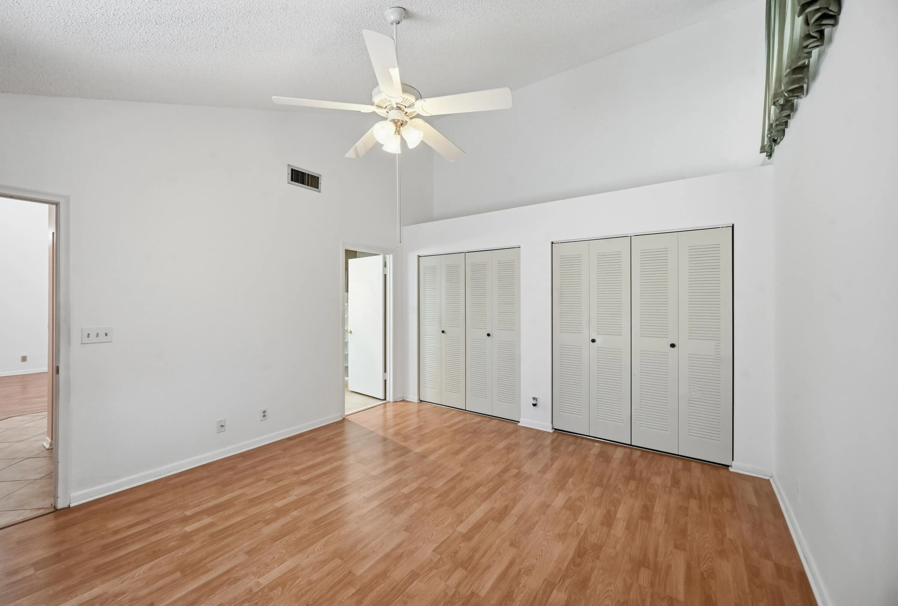 Owner's Suite 2 of 3