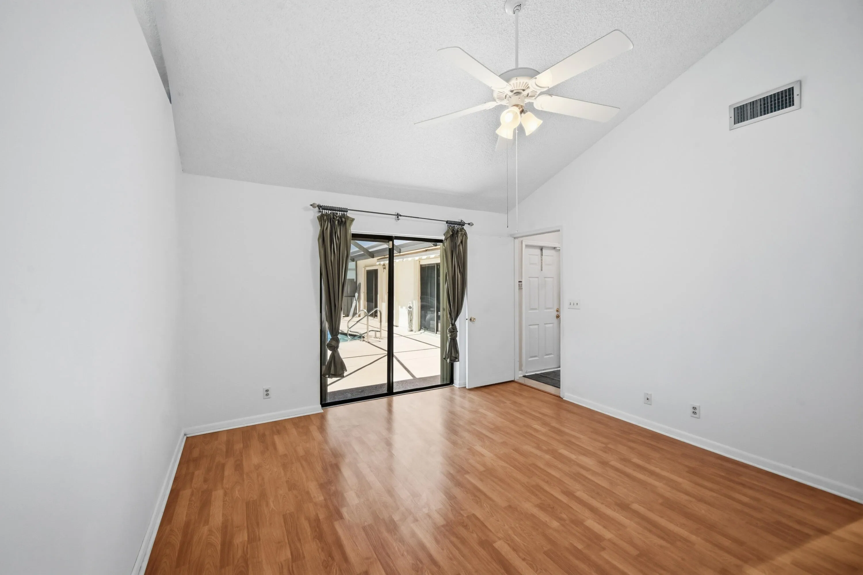 Owner's Suite 3 of 3