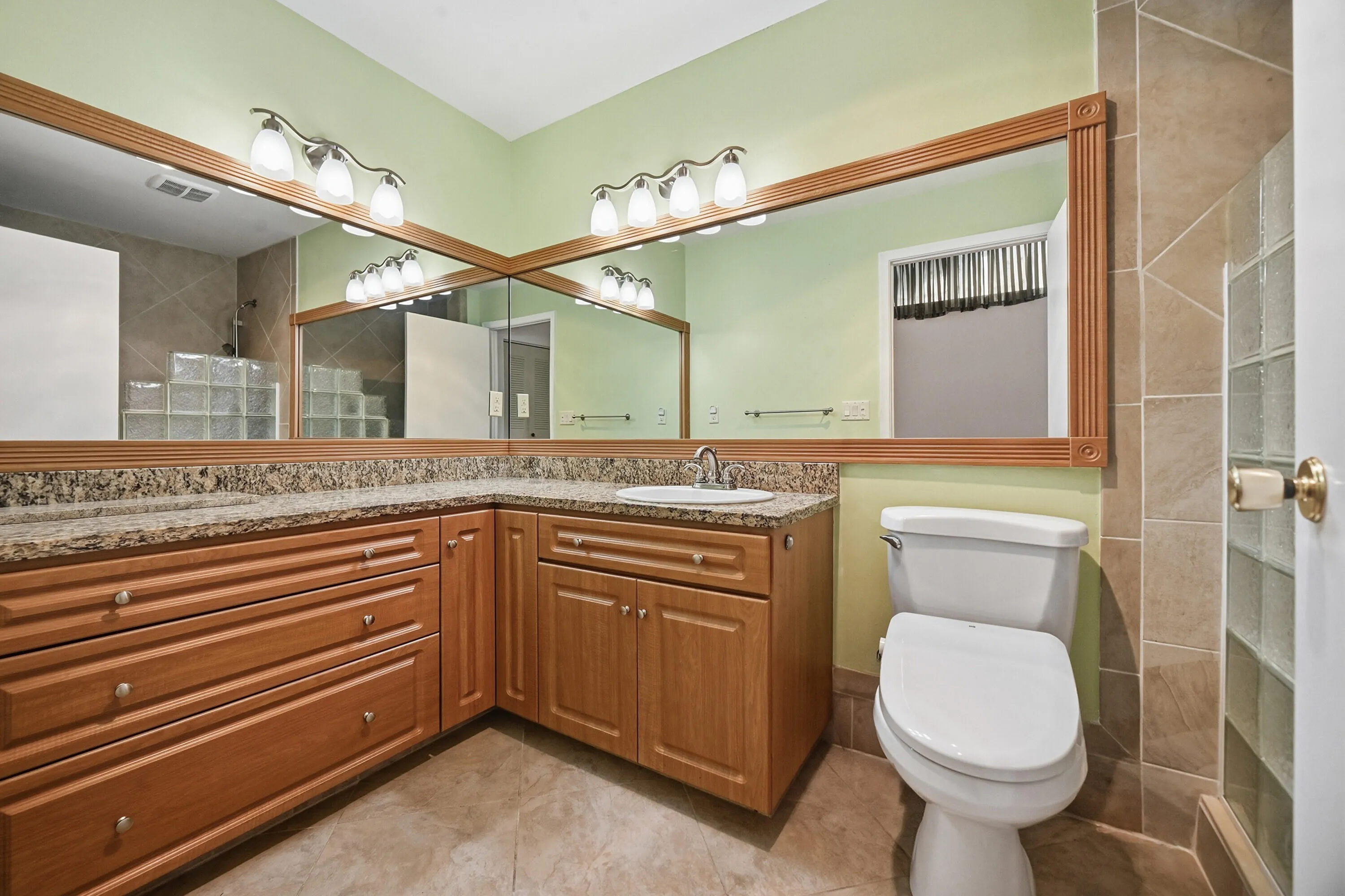 Owner's En Suite Bathroom