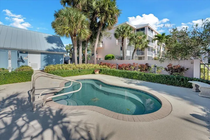37-37 - 275 Palm Ave B304