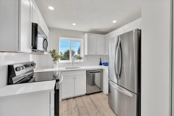 15-15 - 275 Palm Ave B304