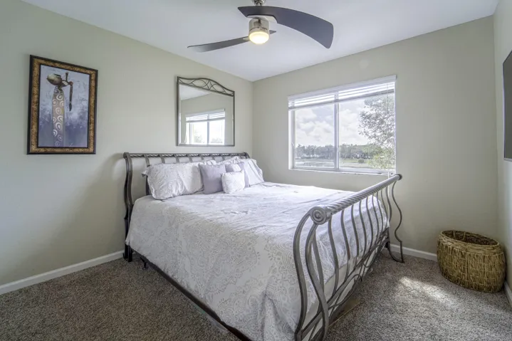 19_bedroom