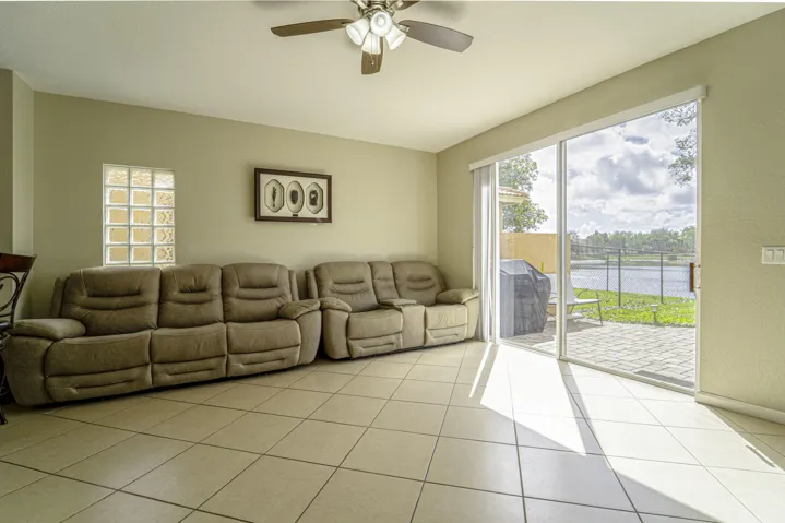 5_family room