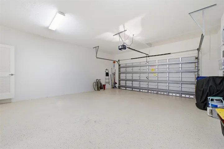 Oversized 2 car garage