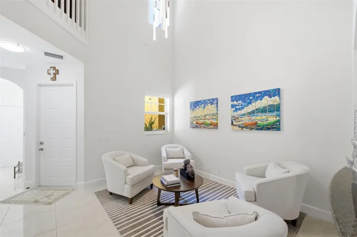 Front entry w/ volume ceilings