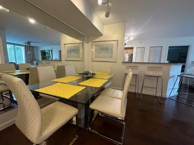 breakfast area with stools and dining table for 6 people