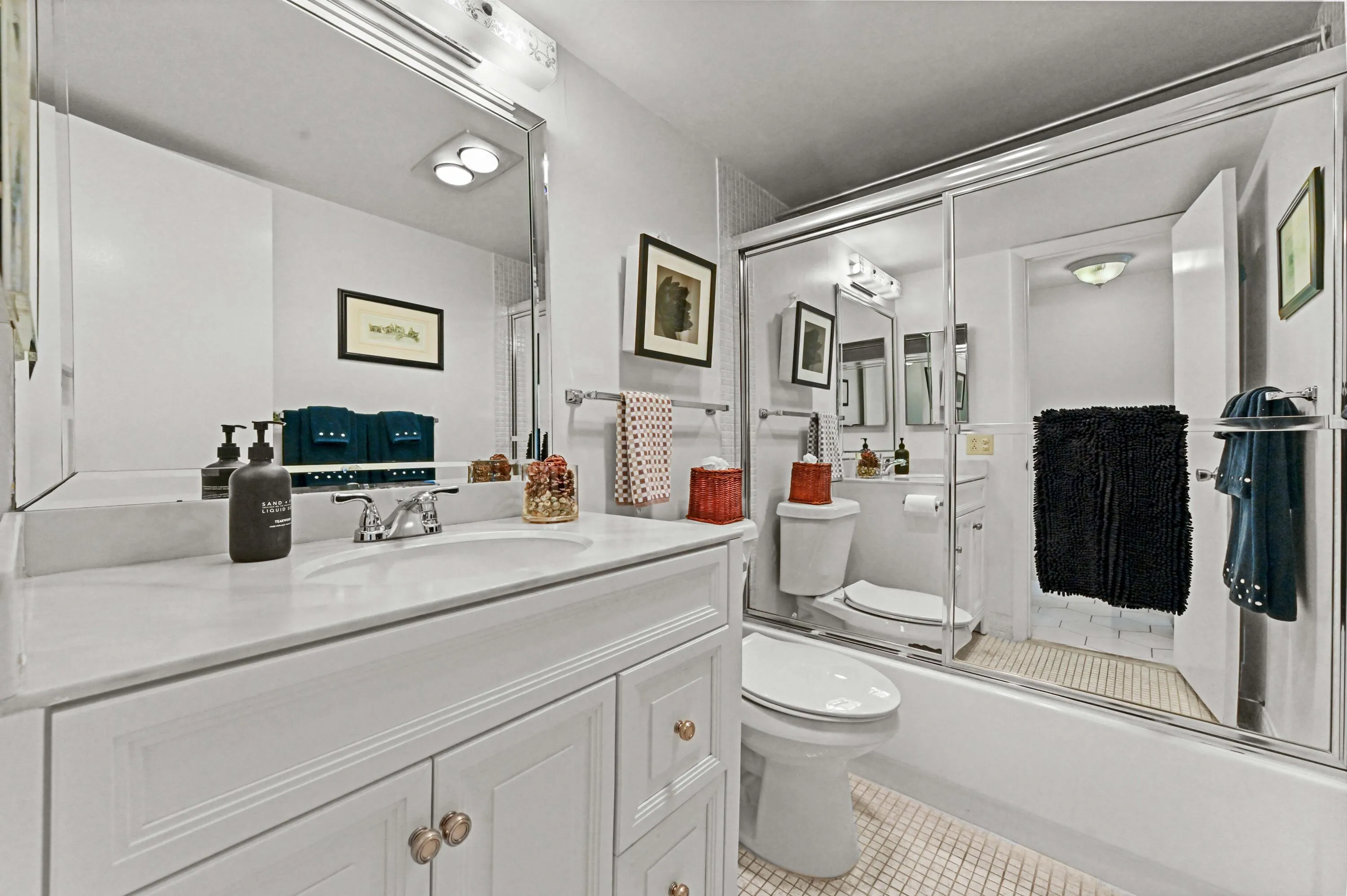19 Bathroom 01