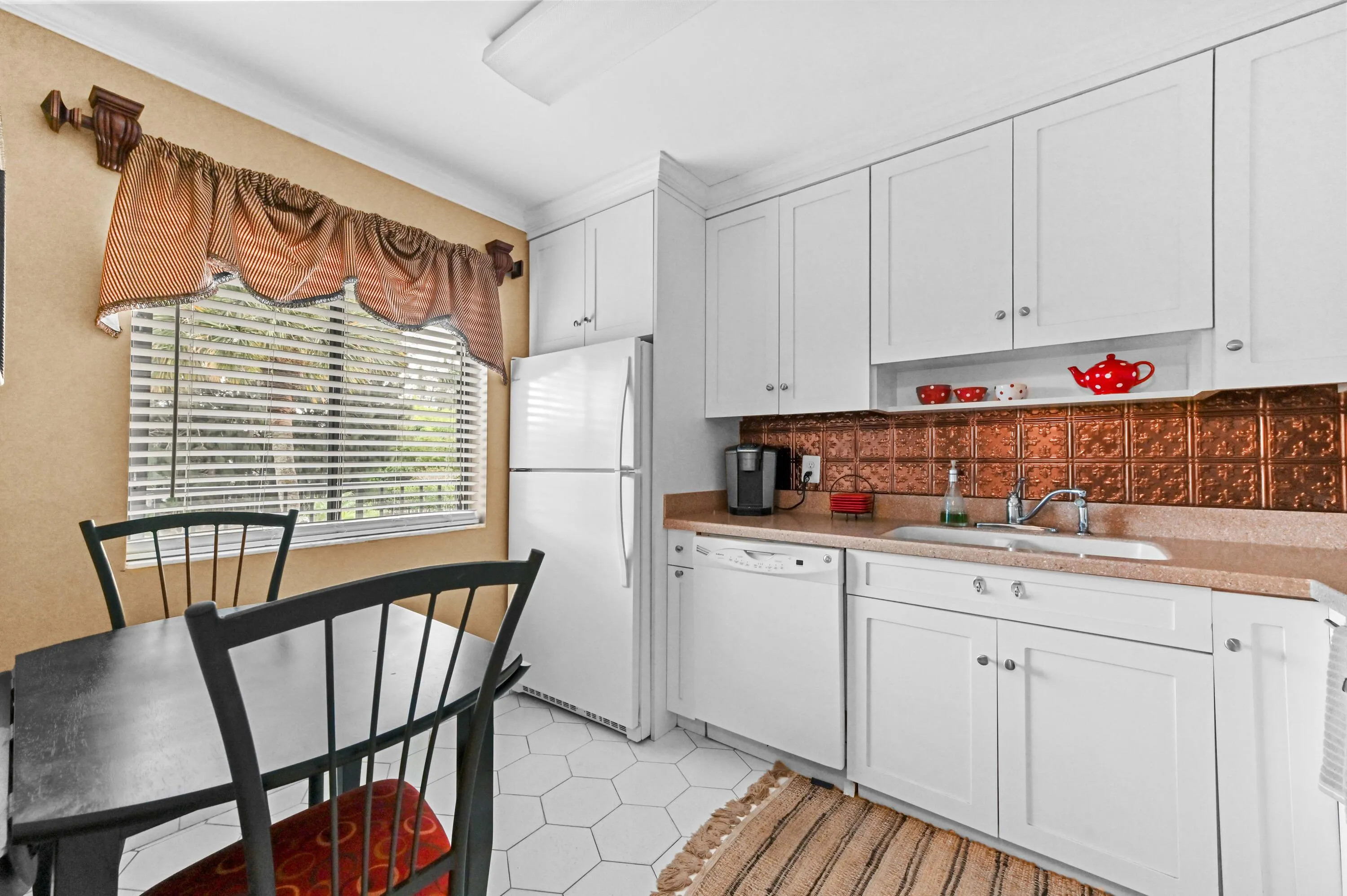 08 Kitchen 01