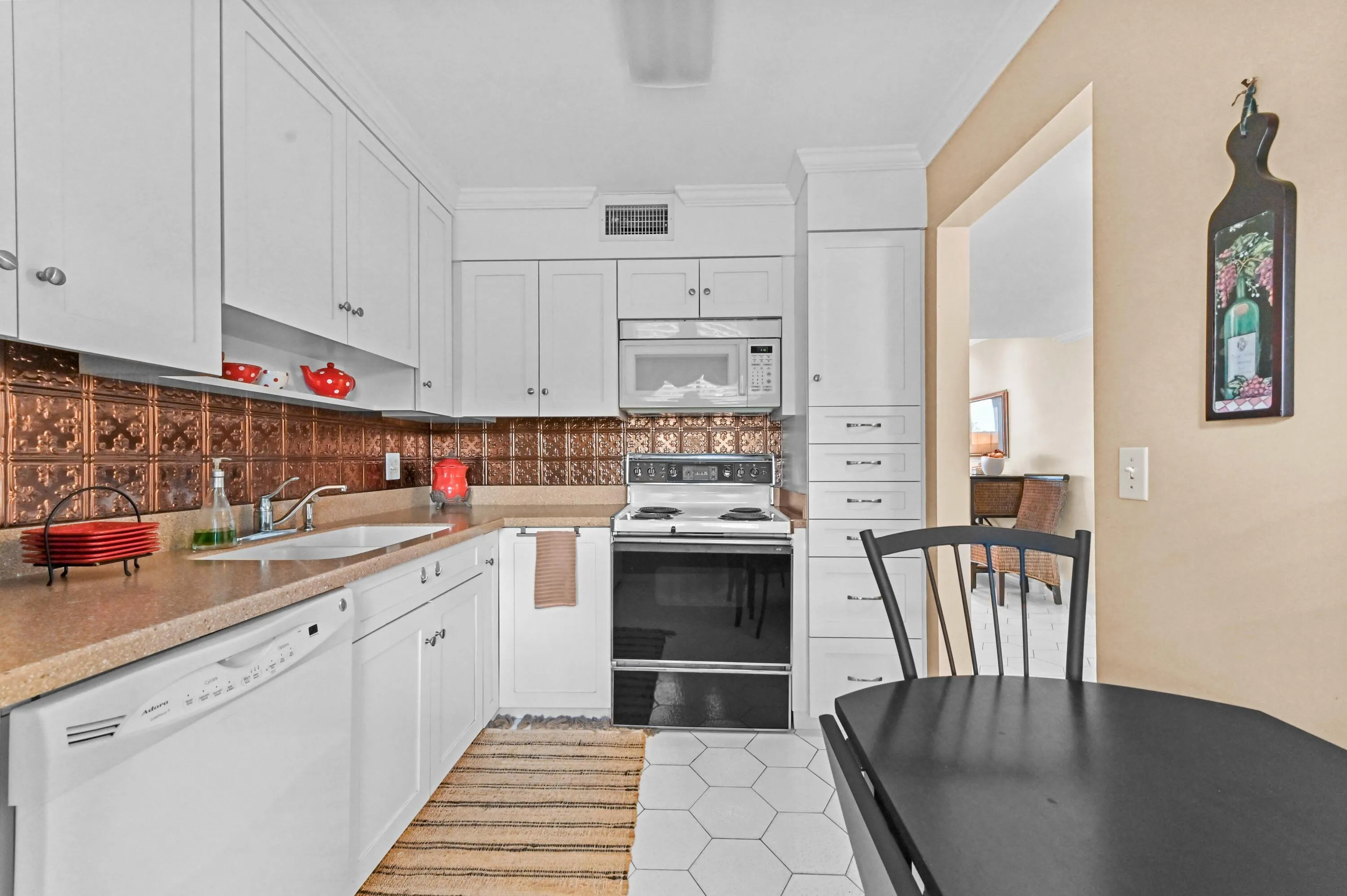 09 Kitchen 01