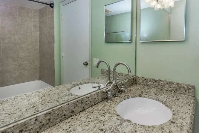 grand isles bathroom