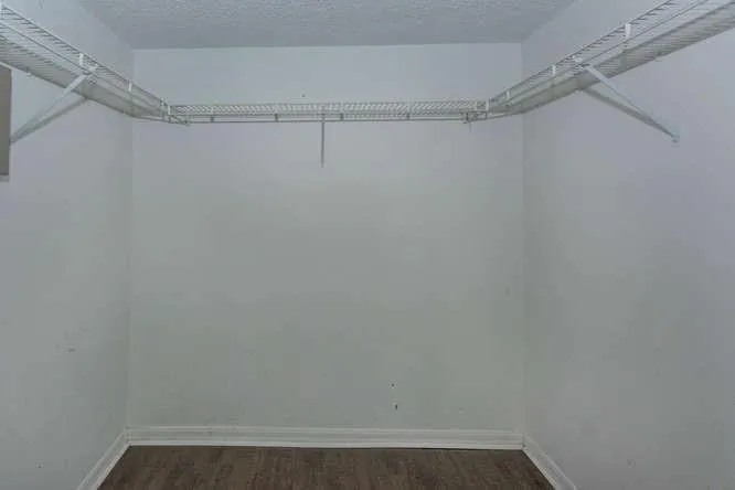 grand isles bedroom closet