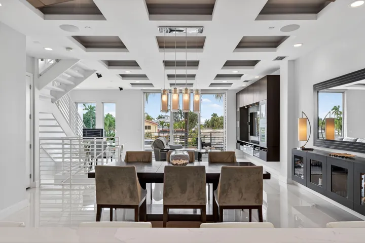 Living Area & Dining