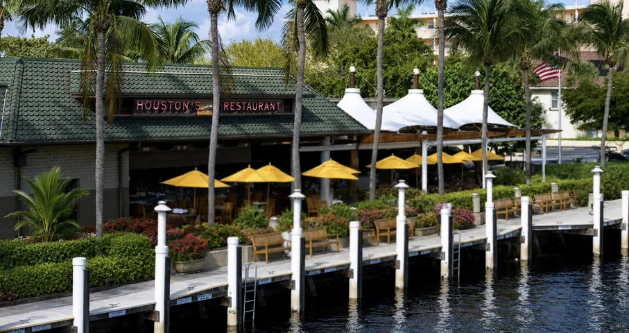 Houston's Restaurant