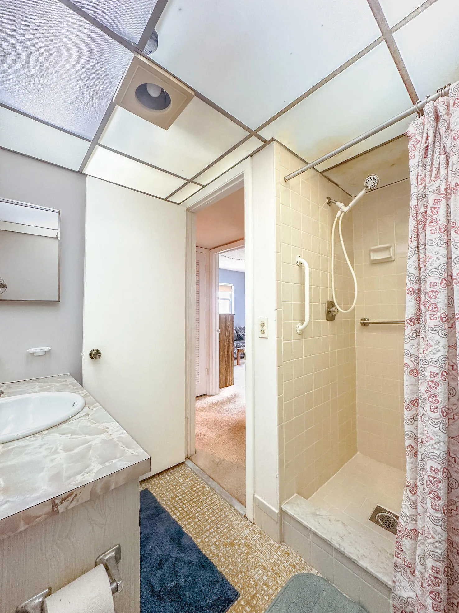 BATHROOM 1