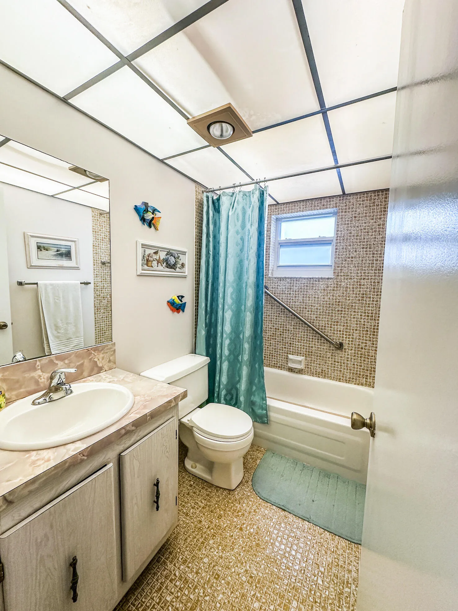 2ND BATHROM