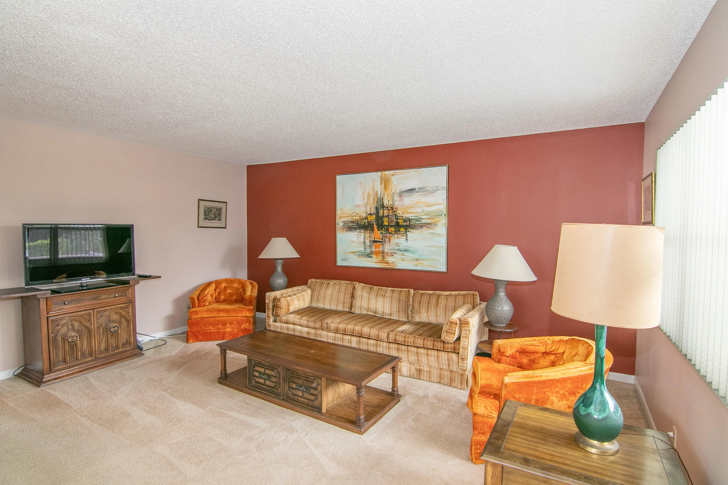 LIVINGROOM