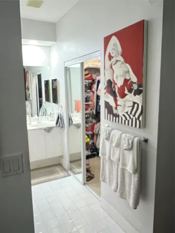 Master room bathroom