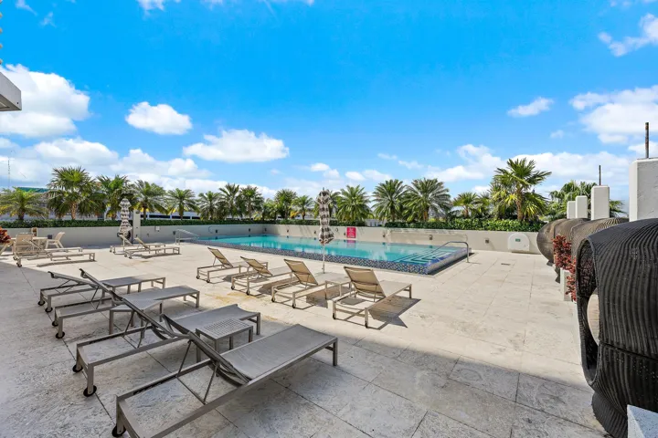 1515 N Flagler Dr ph l7-18
