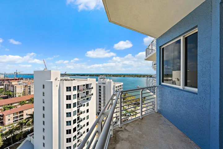 1515 N Flagler Dr ph l7-15