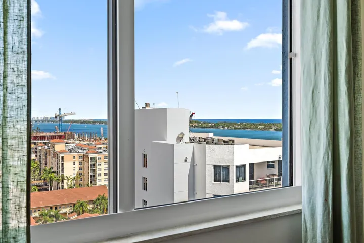 1515 N Flagler Dr ph l7-2
