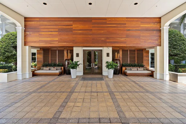 Porte Cochere